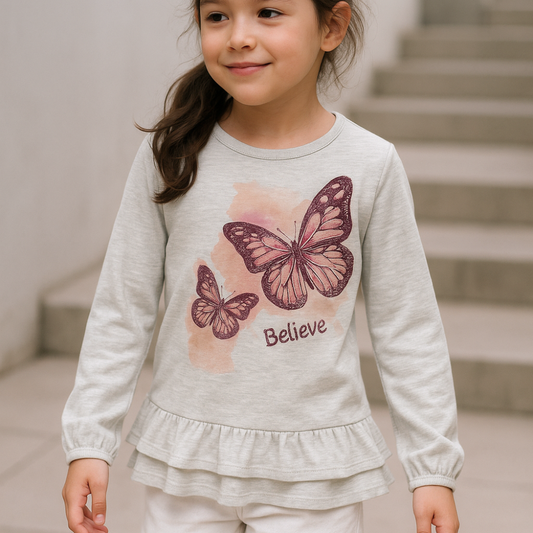 Polo niña melange ivory con bordado Believe en lila Le Petit Company 100% algodón
